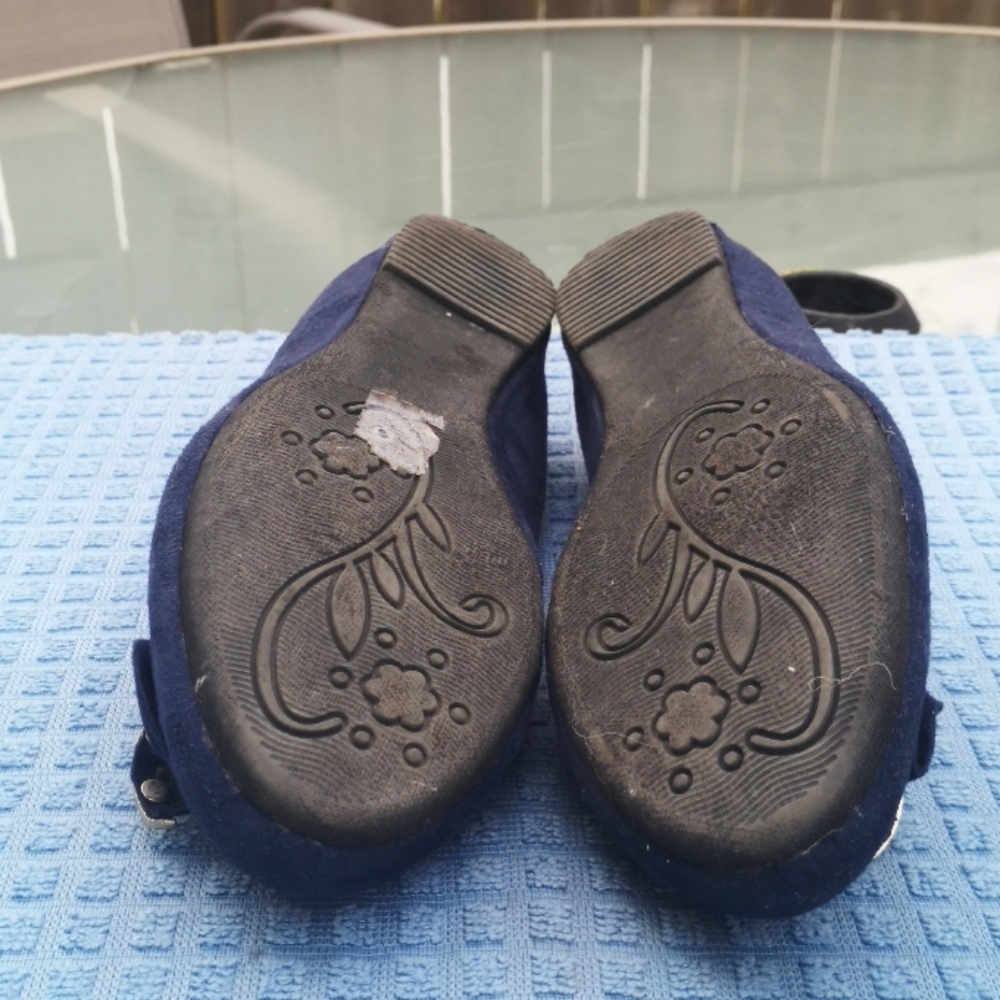 Shoes - Picture 3 of 3